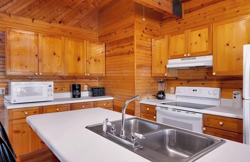 Byrdstown Cabin | 3 Bedroom Chalet lakeside to Dale Hollow Lake #1