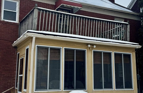 Garfield Heights House | 3-bedroom Château in welcoming Garfield Heights with WiFi, AC. 5 night min