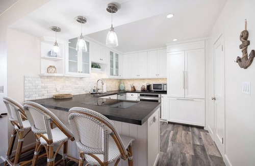 La Playa Apartment | 3 Bedroom Condo, Bay Views & Sailboats