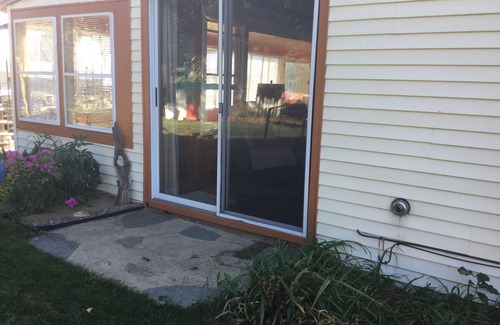 Malletts Bay Cottage | 3-bedroom cottage just 10 minutes from Burlington