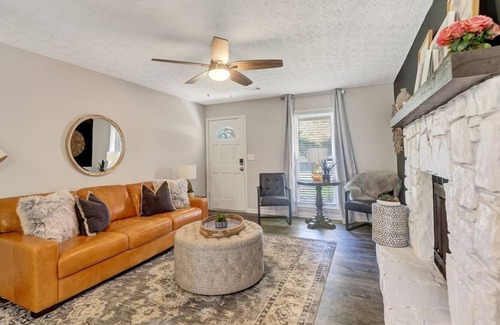 Marietta Apartment | 3 Bedroom Duplex triplex L-554133 by Houzlet