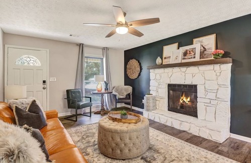 Marietta Apartment | 3 Bedroom Duplex triplex L-554133 by Houzlet