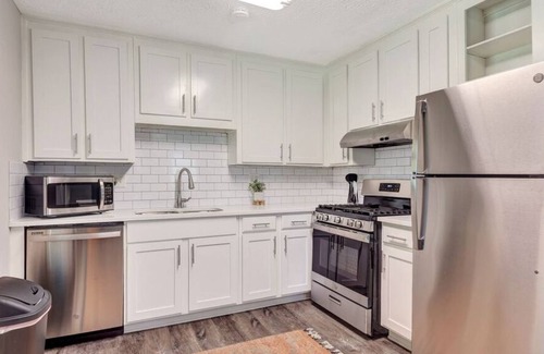 Marietta Apartment | 3 Bedroom Duplex triplex L-554133 by Houzlet