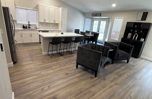 Glendale House | 3 Bedroom-Fall Football Getaway – Pool Home near State Farm Stadium- 15 min walk