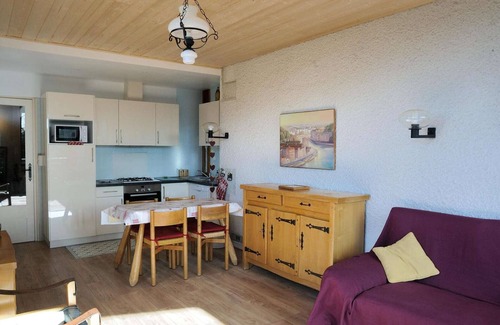 Les Carroz-d'Araches Ski Chalet | 3-bedroom chalet, sleeps 8, south terrace, close to lifts, fully equipped