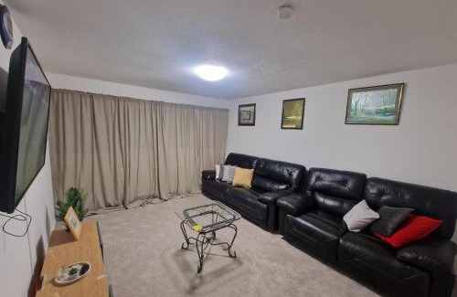 Bletchley Apartment | 3 Bedroom furnished House