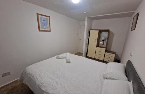 Bletchley Apartment | 3 Bedroom furnished House