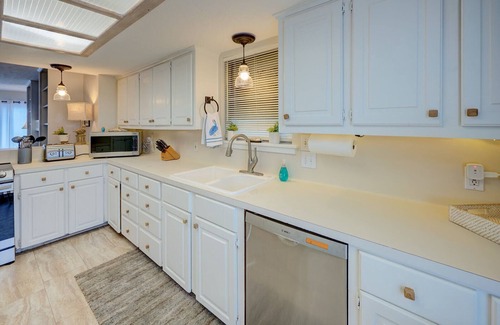 Pirates Beach House | 3-bedroom Gulfview beach house - golf cart included - Dog Friendly!