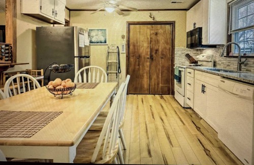 Chincoteague Apartment | 3 Bedroom House with adjoining small hosts apartment, may/may not be occupied