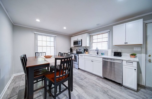 Villa Heights House | 3 Bedroom home close to Uptown