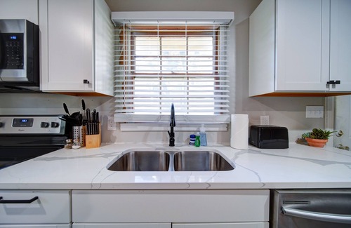 Villa Heights House | 3 Bedroom home close to Uptown