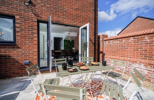 Salford House | 3 Bedroom home in Greater Manchester for contractor and Relocation