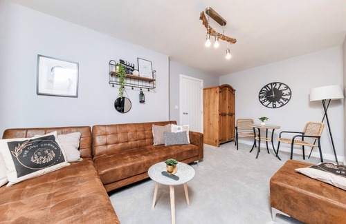Salford House | 3 Bedroom home in Greater Manchester for contractor and Relocation