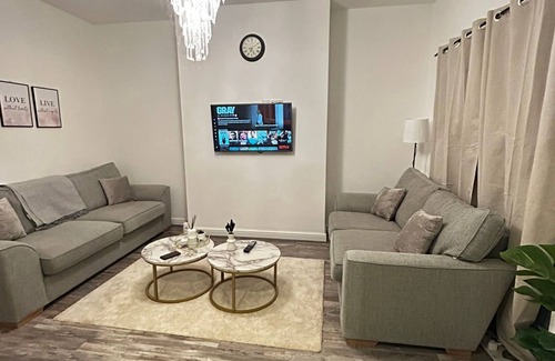 Failsworth House | 3 Bedroom Home in Manchester - Near Etihad Stadium - Close To The City