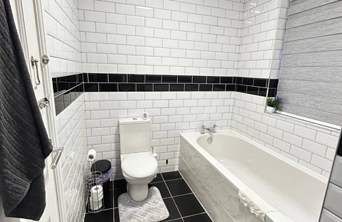 Failsworth House | 3 Bedroom Home in Manchester - Near Etihad Stadium - Close To The City