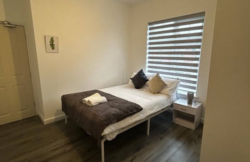 Failsworth House | 3 Bedroom Home in Manchester - Near Etihad Stadium - Close To The City