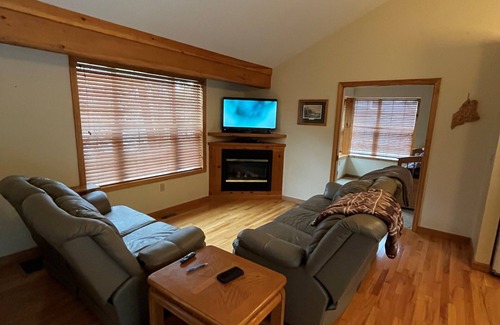 South Casco House | 3 Bedroom home in Point Sebago resort