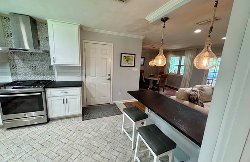 Tallahassee House | 3-bedroom home in Tally with yard & garage, 4 miles from FSU, FAMU, & Capital