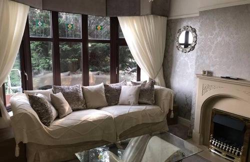 Erdington House | 3 bedroom home with stunning views and hot tub