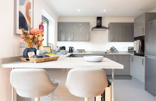 Colchester House | 3 Bedroom House, 2 Free Parking, Free WiFi, Modern comfort