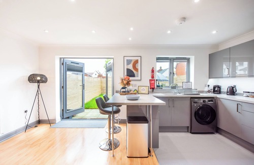 Colchester House | 3 Bedroom House, 2 Free Parking, Free WiFi, Modern comfort