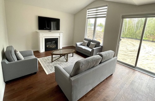 Wasaga Beach House | 3 Bedroom House Close to Beach