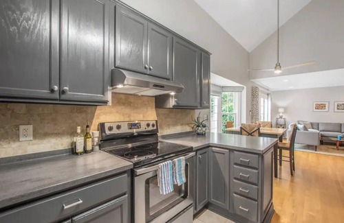 Richmond House | 3-bedroom house close to everything with private fenced in backyard.