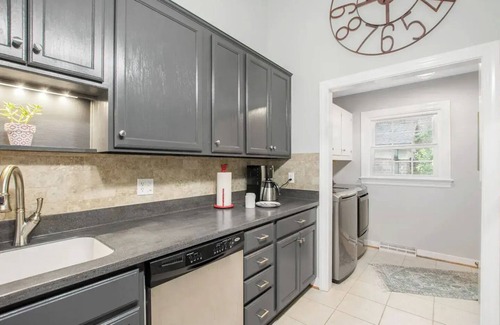 Richmond House | 3-bedroom house close to everything with private fenced in backyard.
