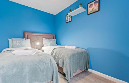 Dover House | 3 bedroom House for Contractors,Workers,Relocation,Insurance,Family, Free Parking, Dover