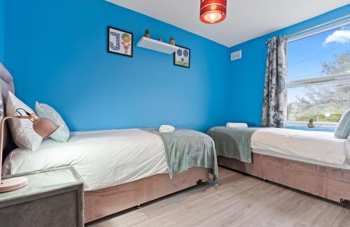 Dover House | 3 bedroom House for Contractors,Workers,Relocation,Insurance,Family, Free Parking, Dover