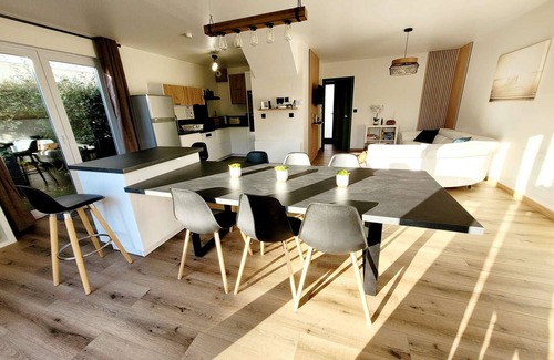 Wimereux Villa | 3-bedroom house garden parking near beach, WIFI, pets allowed
