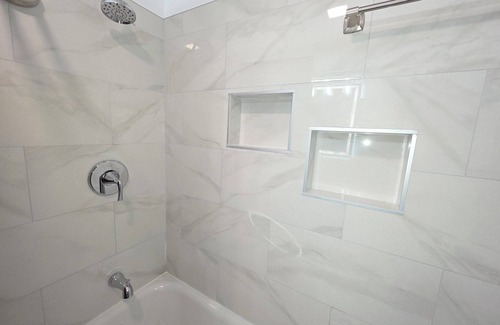 Niagara Falls House | 3-bedroom house in enchanting Niagara Falls with AC, WiFi