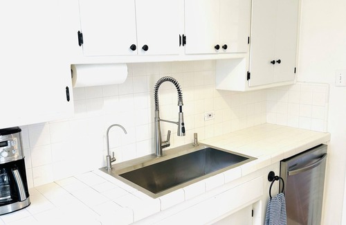 North Redondo House | 3-bedroom house in charming Redondo Beach with fitness room, WiFi and EV charger