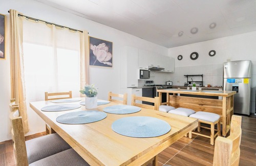 Ayangue House | 3-bedroom house in charming Ayangue with WiFi with many other amenities.