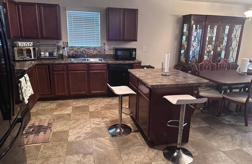 Riverdale House | 3-bedroom house in delightful Riverdale with AC, WiFi