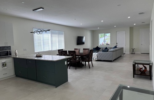 Fruitville House | 3-bedroom house in fabulous Sarasota with AC