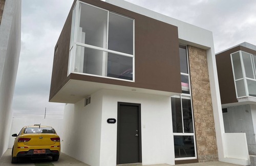 Manta House | 3-bedroom house in peaceful Jaramijó with AC, WiFi