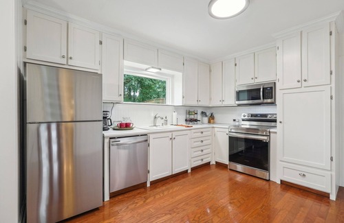 Gainesville House | 3-bedroom house in charming Gainesville with AC