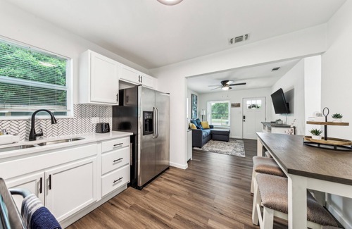 Eastside Promise Neighborhood House | 3-bedroom house in charming San Antonio with AC, WiFi