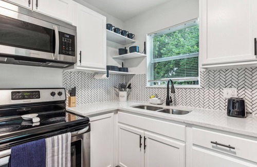 Eastside Promise Neighborhood House | 3-bedroom house in charming San Antonio with AC, WiFi