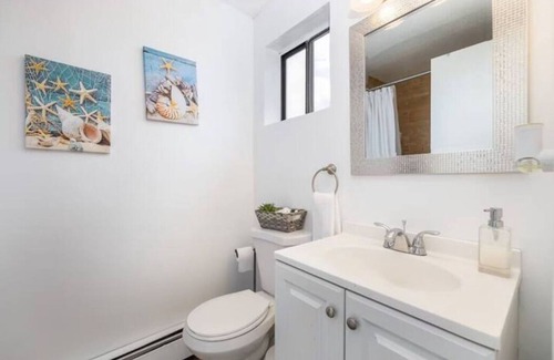 Hartford House | 3-bedroom house in welcoming Hartford with AC