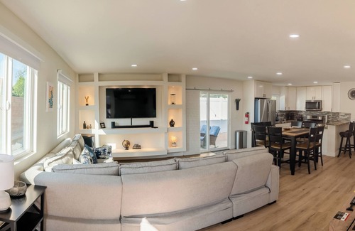La Sierra Hills House | 3 Bedroom House, King Bed, Full Kitchen, BBQ Grill