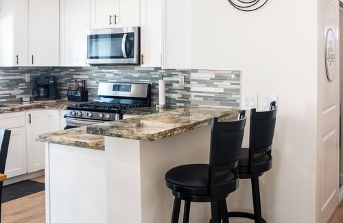 La Sierra Hills House | 3 Bedroom House, King Bed, Full Kitchen, BBQ Grill