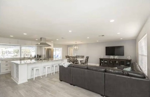 Bal Harbour House | 3-bedroom house on the water in Apollo Beach, Heated pool, Kayaks, Bikes.