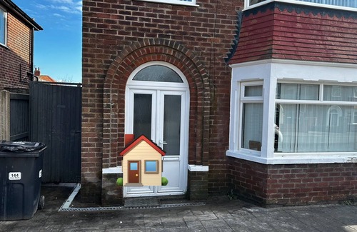 Blackpool House | 3 bedroom House with cinema room and hot tub.
