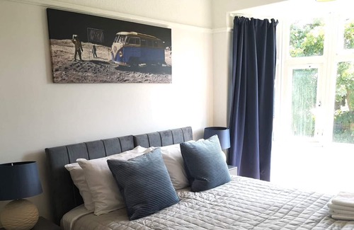 Cambridge House | 3 Bedroom House with Parking & Garden by Cherry Inn