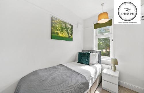 Cambridge Apartment | 3 Bedroom House with Parking & Garden By Cherry Inn Short Lets & Serviced Accommodation Cambridge