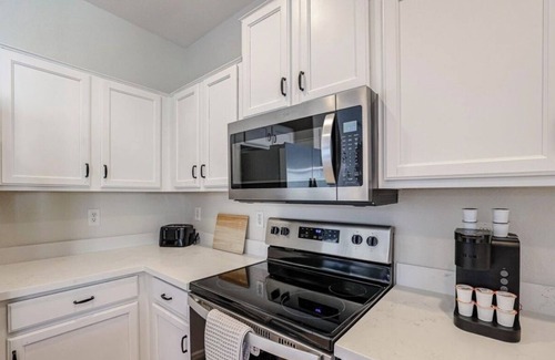 Corte Sierra House | 3-bedroom house with TVs, grill, private pool and WiFi in wonderful Avondale