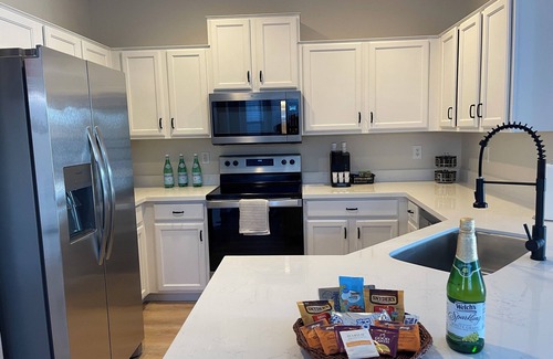 Corte Sierra House | 3-bedroom house with TVs, grill, private pool and WiFi in wonderful Avondale