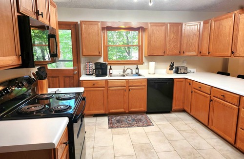 Boone House | 3-bedroom, King Beds, Dog-friendly, Skiing, Blowing Rock, Tweetsie, Boone, ASU